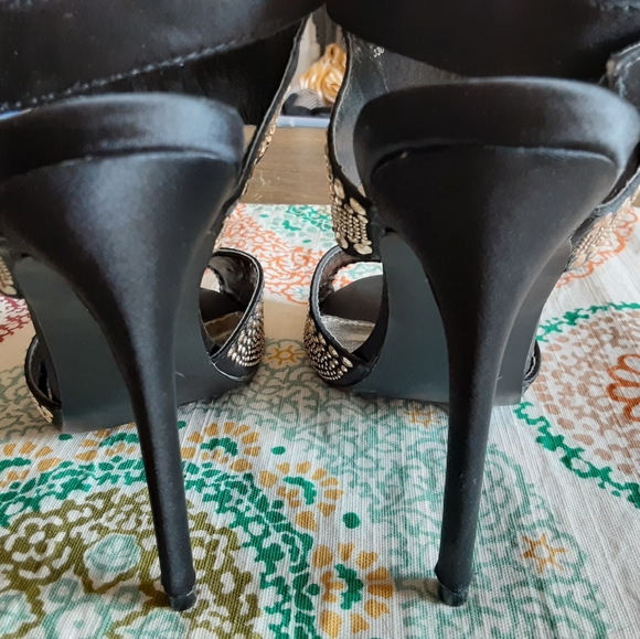 Steve Madden Gold and Black Size 6 High Heels - Picture 8 of 8